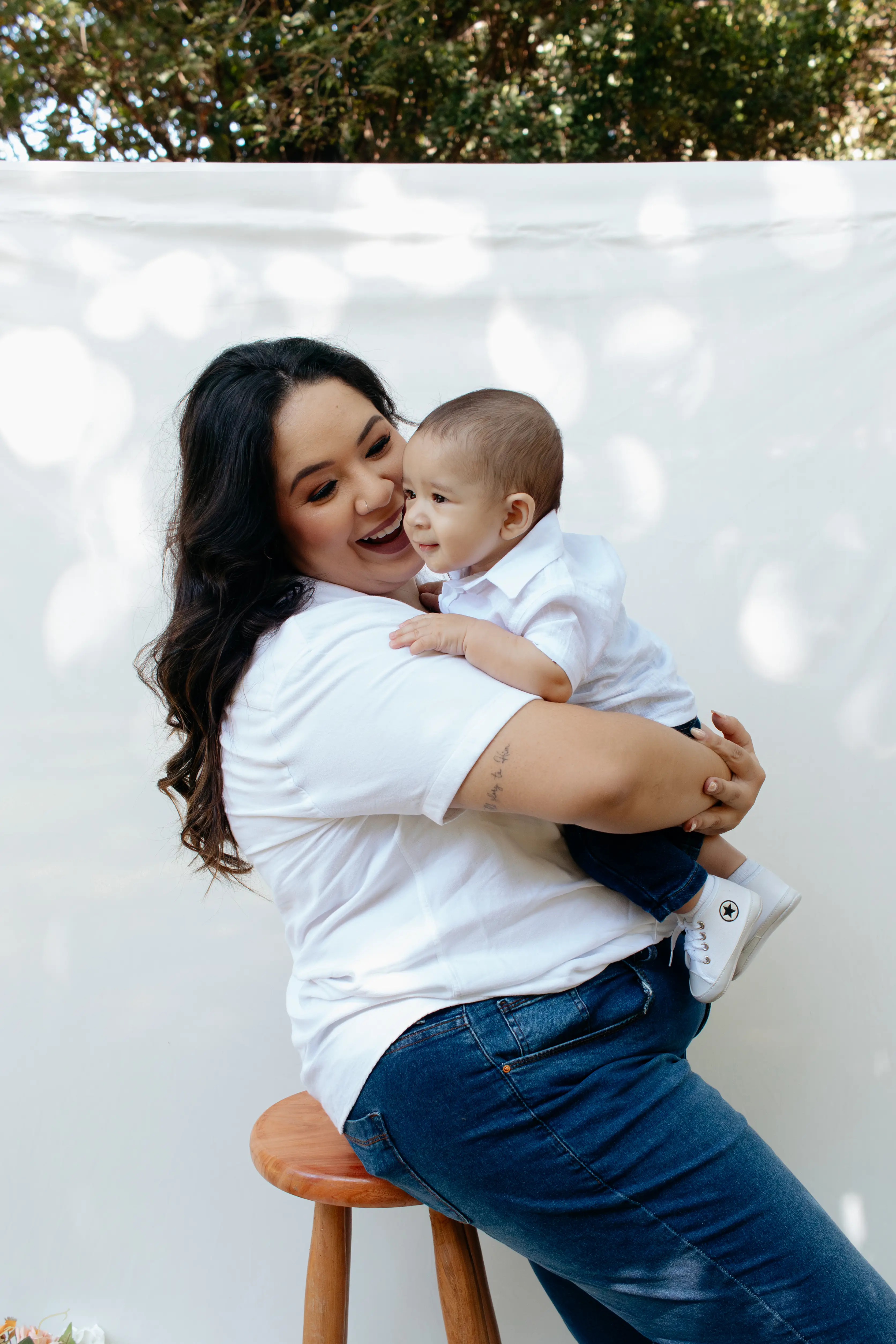 Mãe e filha em ensaio no parque